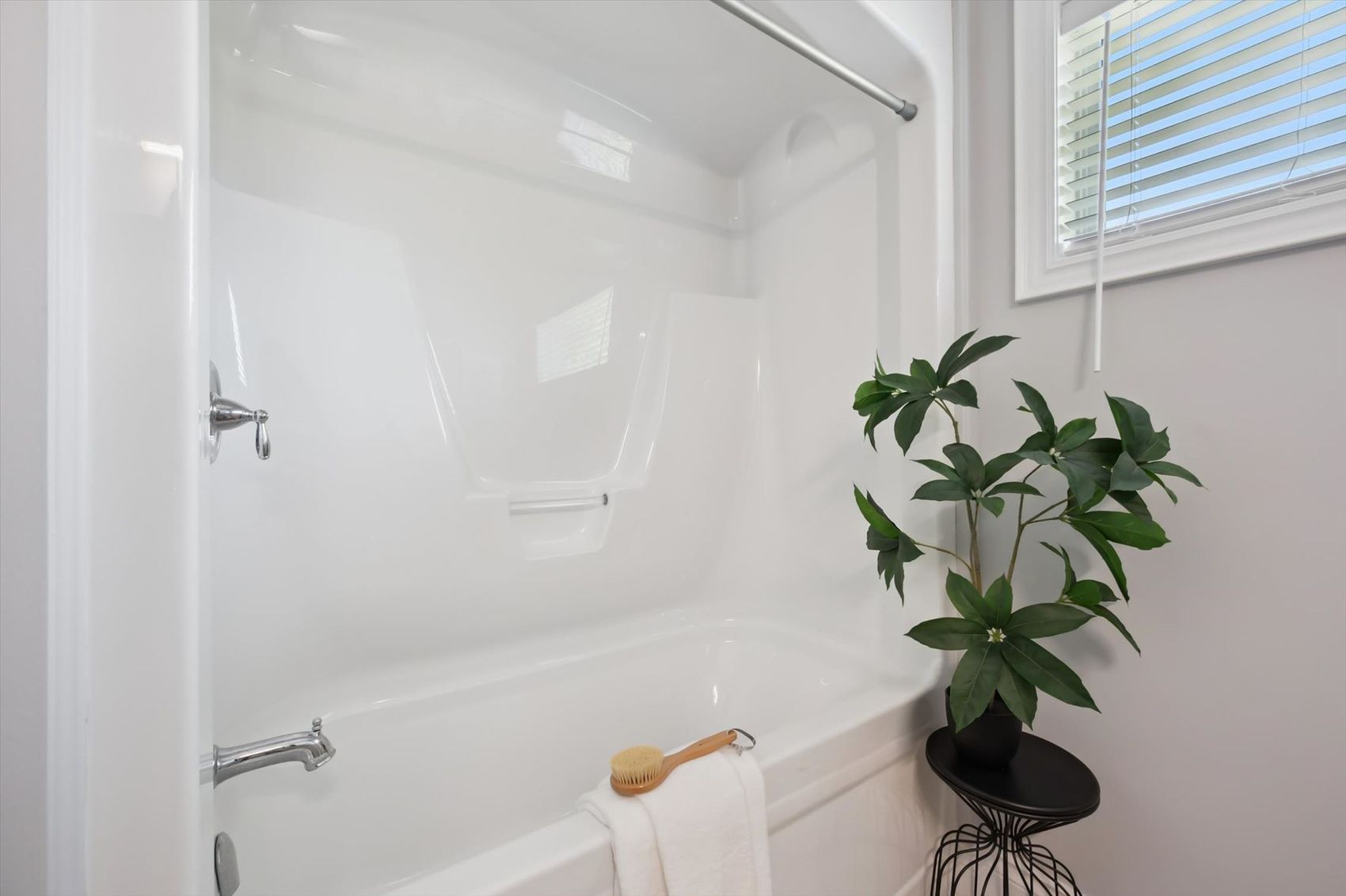 Bath & Shower — 23 Old Ruby Lane